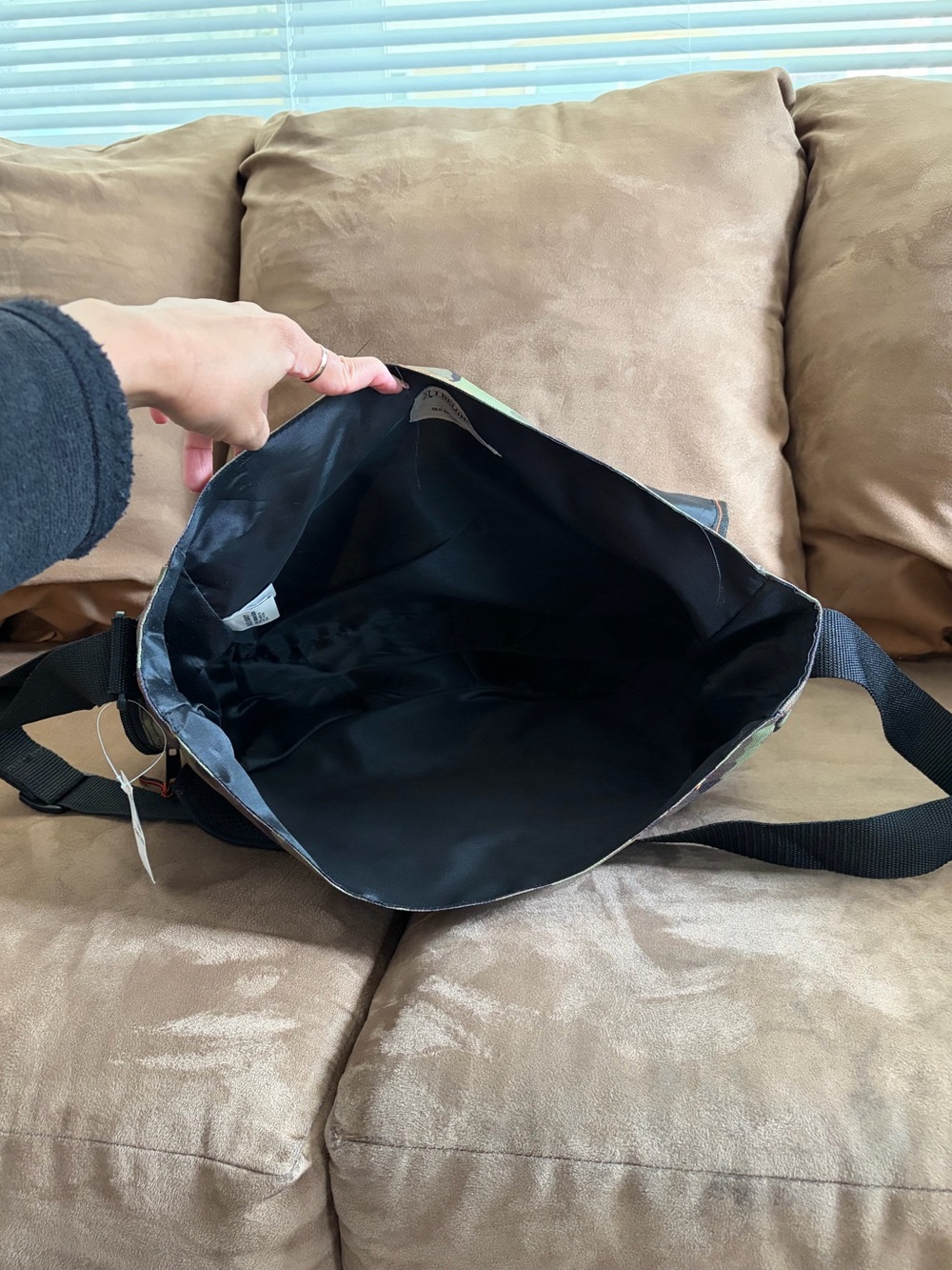 Old Navy Messenger Bag - Picture 10 of 13
